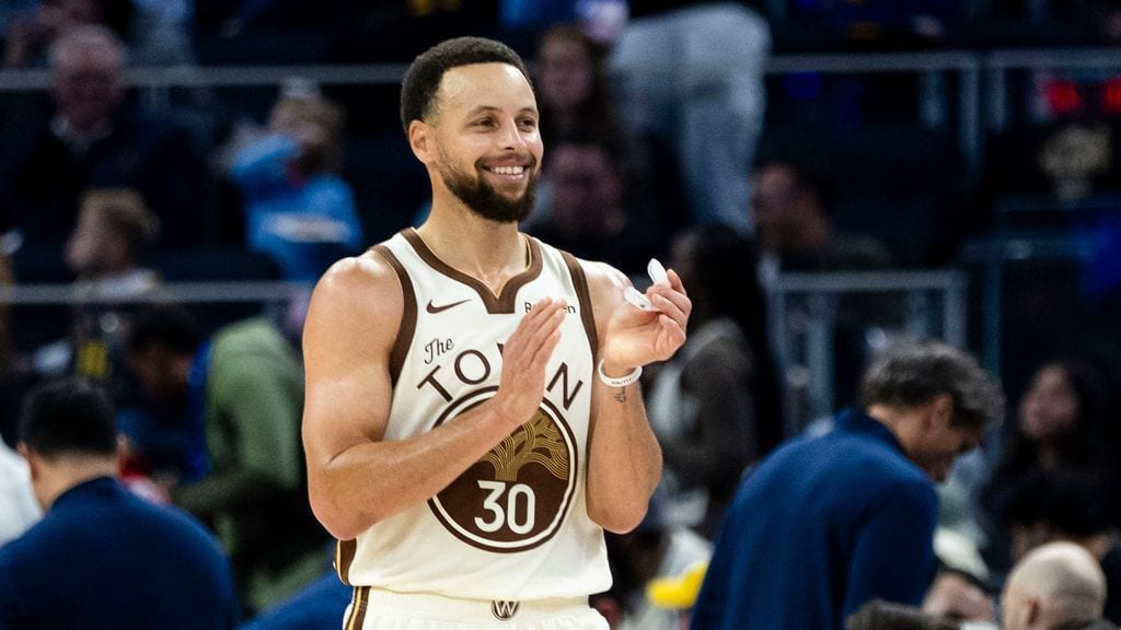 Stephen Curry semnează prelungire de 2 ani în valoare de 116 milioane de dolari cu Warriors